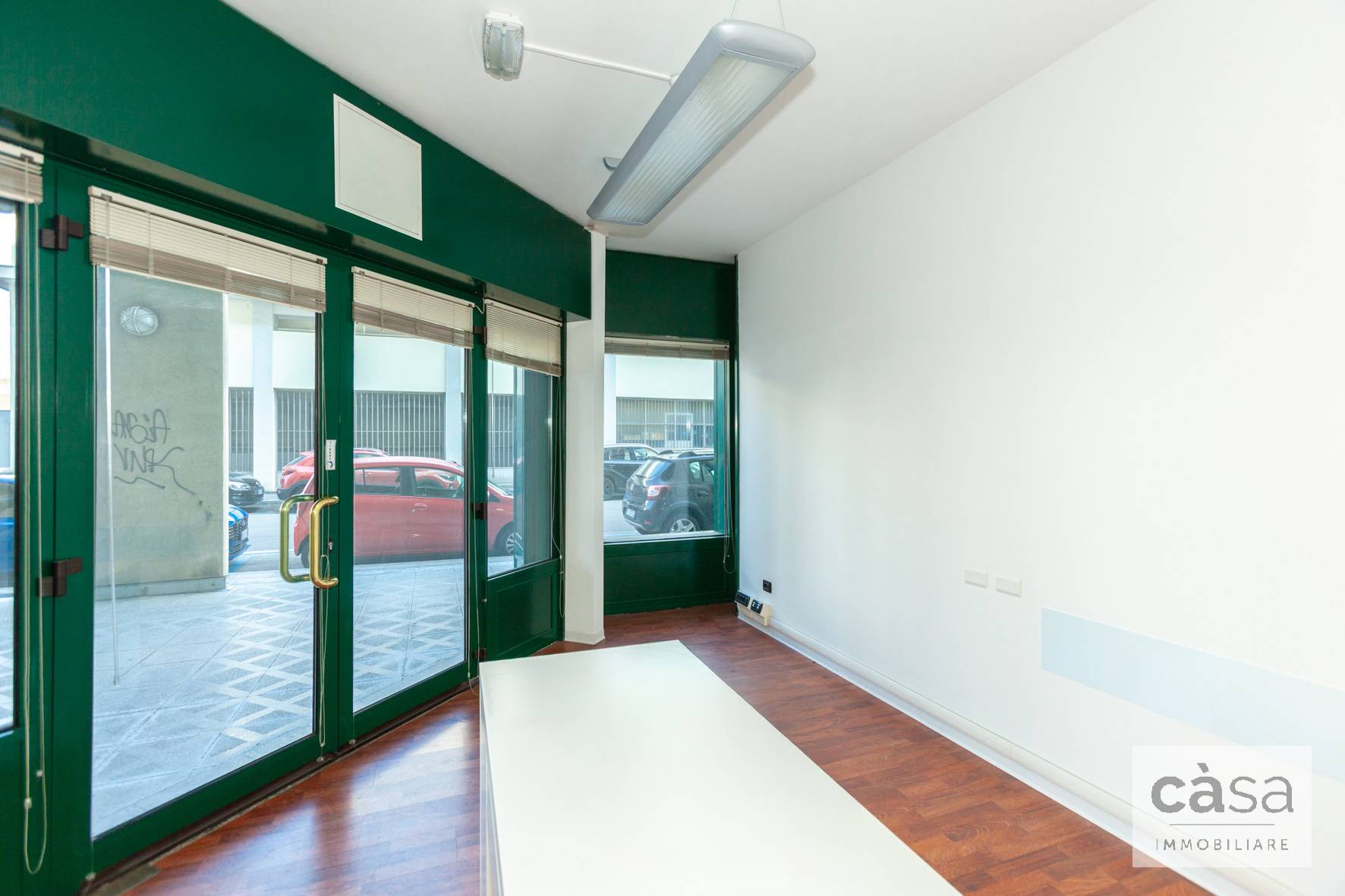 Locale commerciale in affitto a Varese