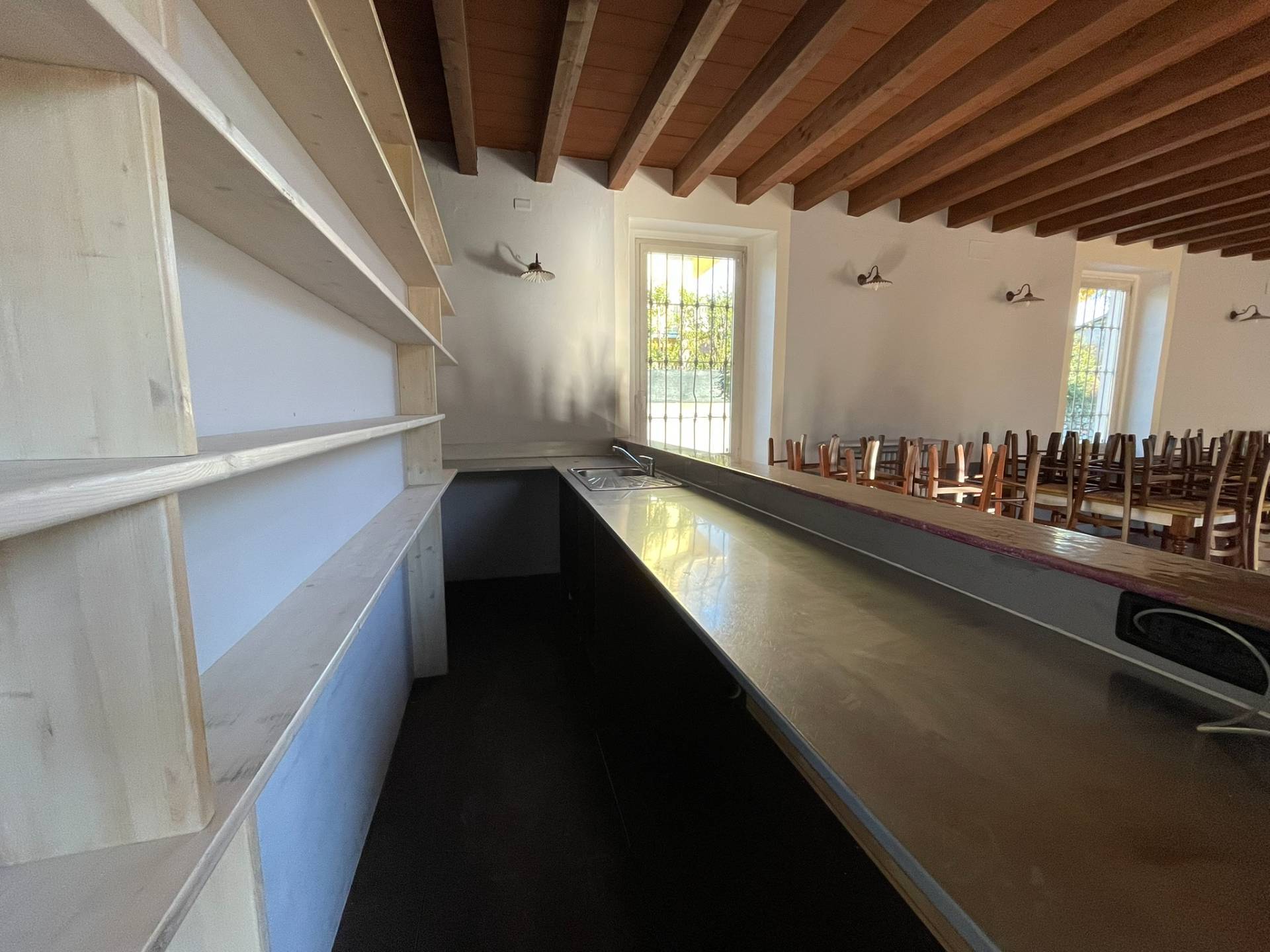 Attivit commerciale in affitto a Varese, Bizzozzero