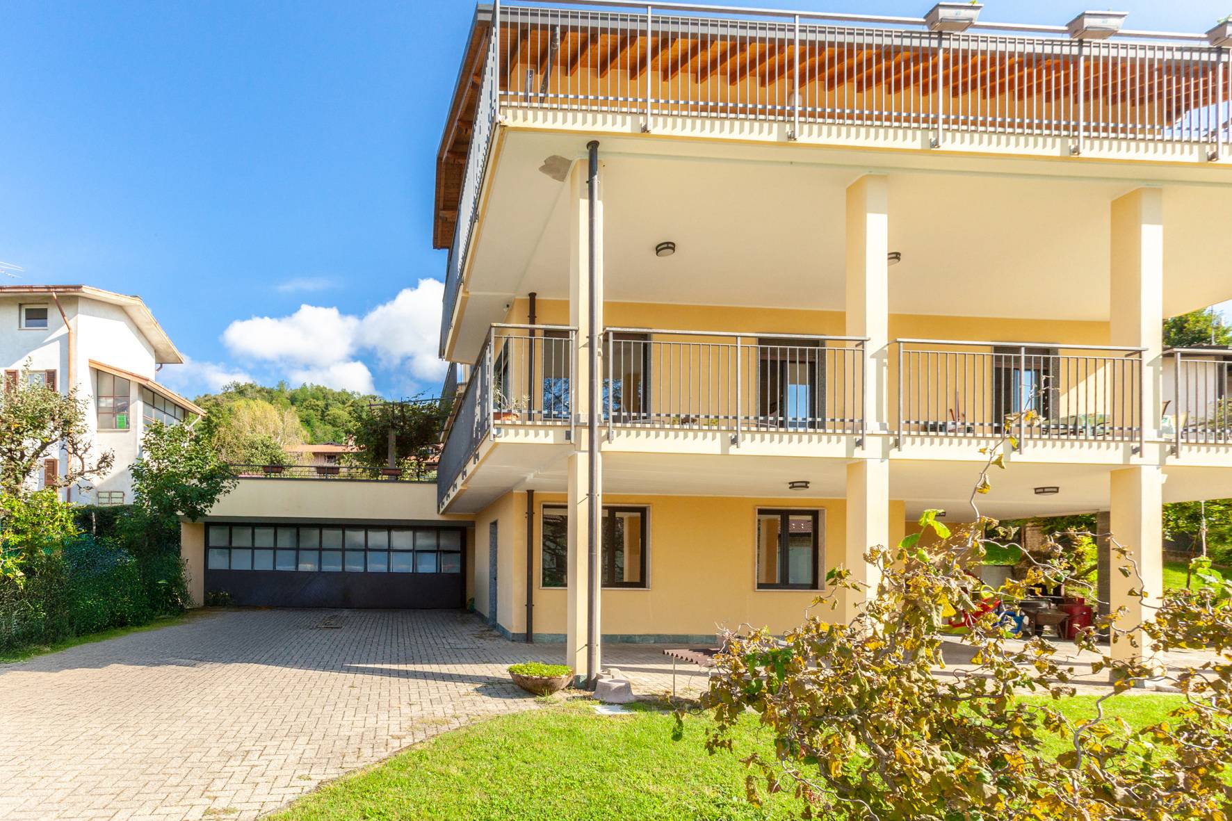 Villa in vendita a Comerio