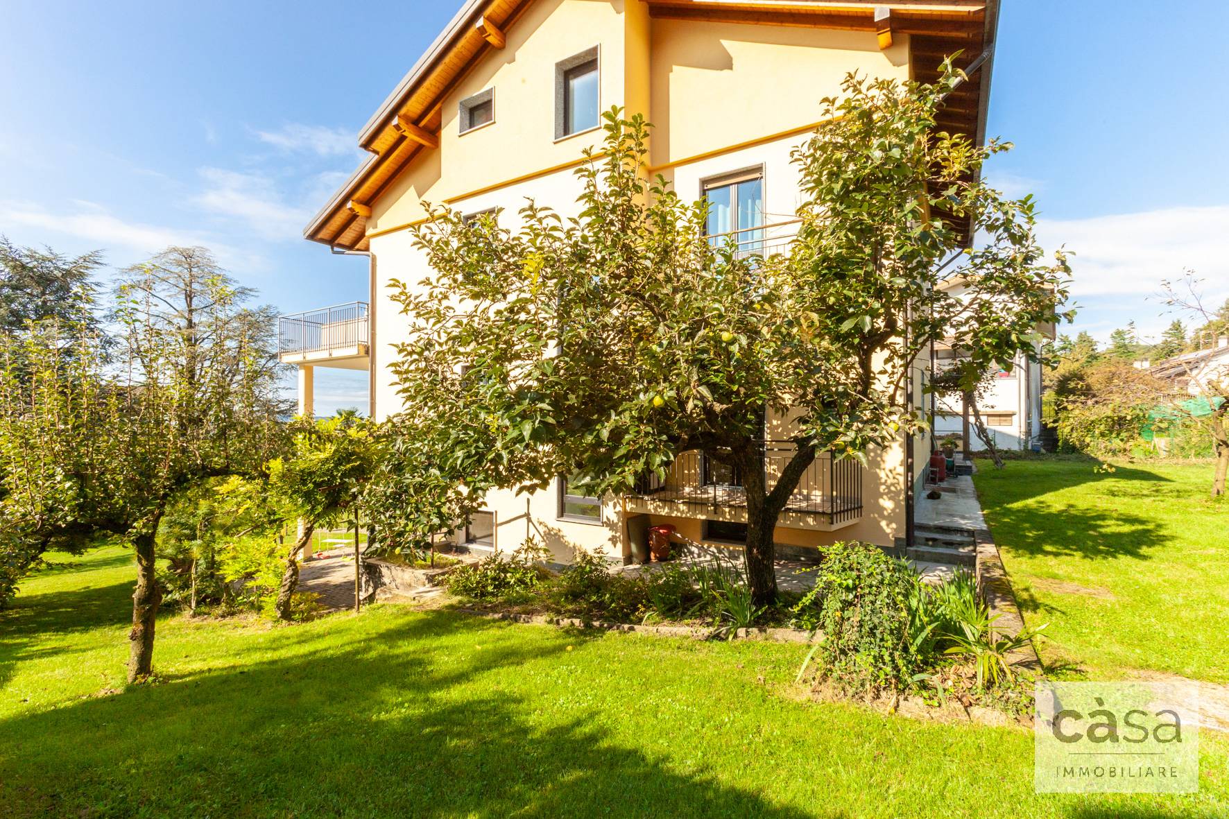 Villa in vendita a Comerio