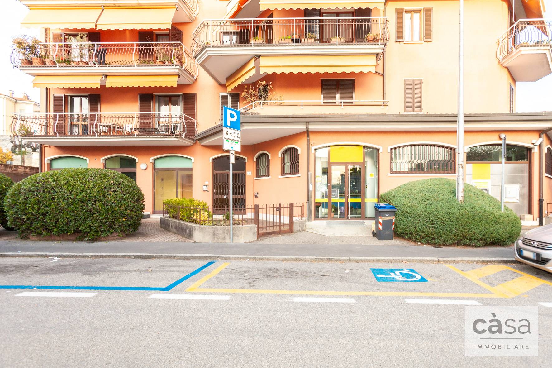 Negozio in vendita a Varese, Casbeno