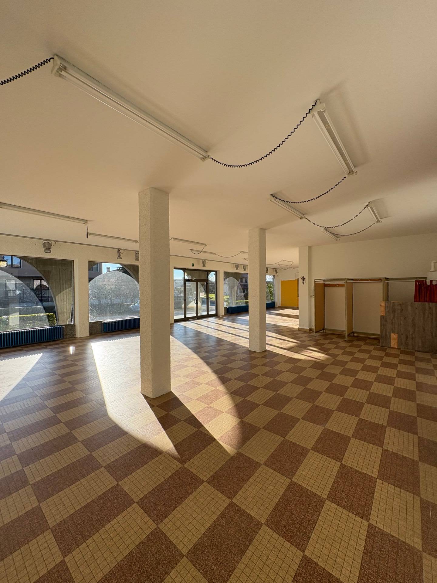 Locale commerciale in affitto a Bodio Lomnago, Bodio