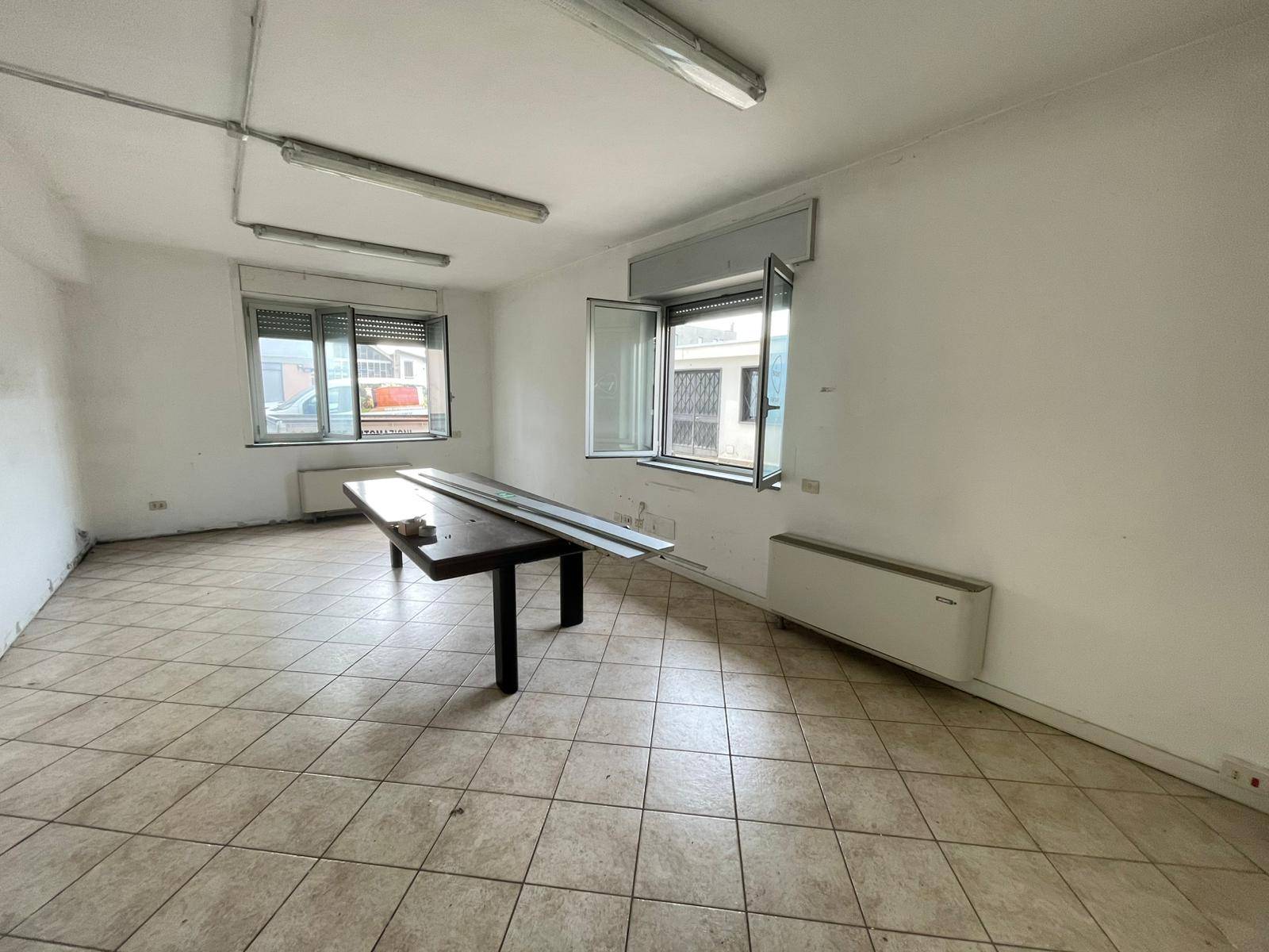 Magazzino in affitto a Varese
