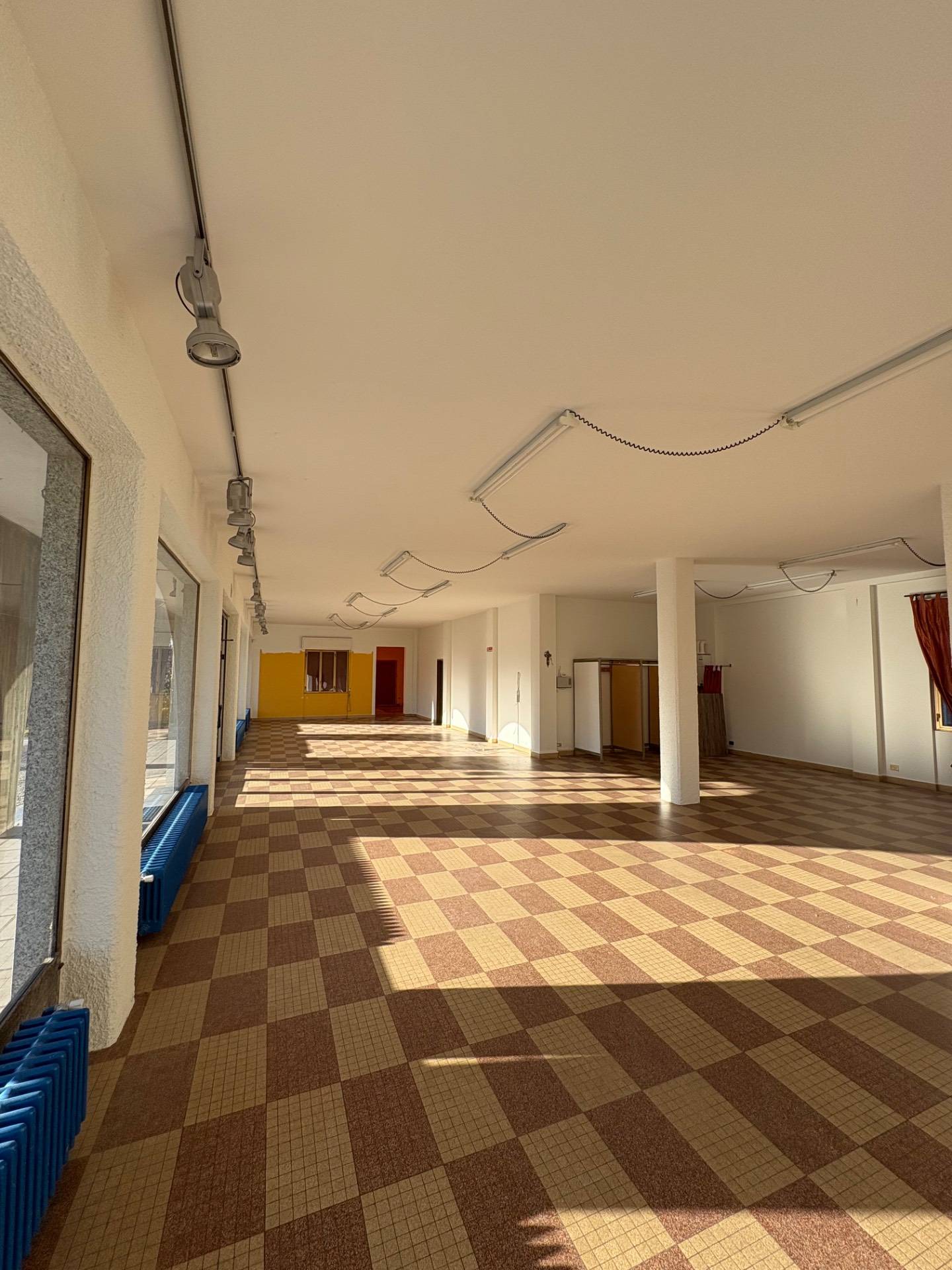 Locale commerciale in affitto a Bodio Lomnago, Bodio