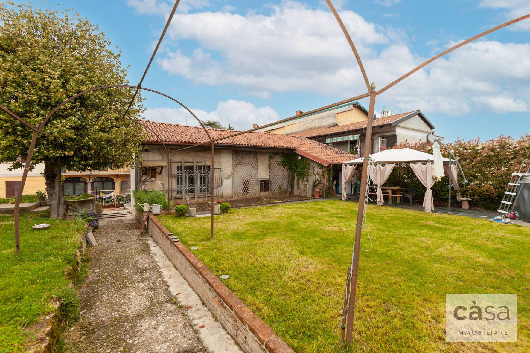 Porzione di Casa in vendita a Vedano Olona