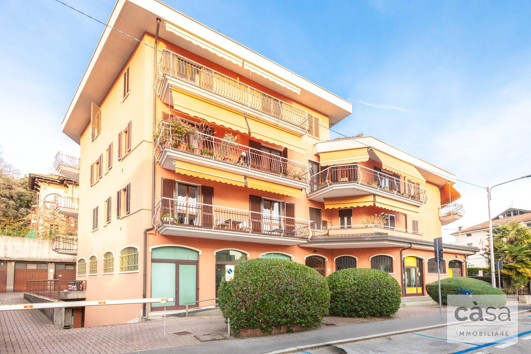 Locale commerciale in affitto a Varese, Casbeno