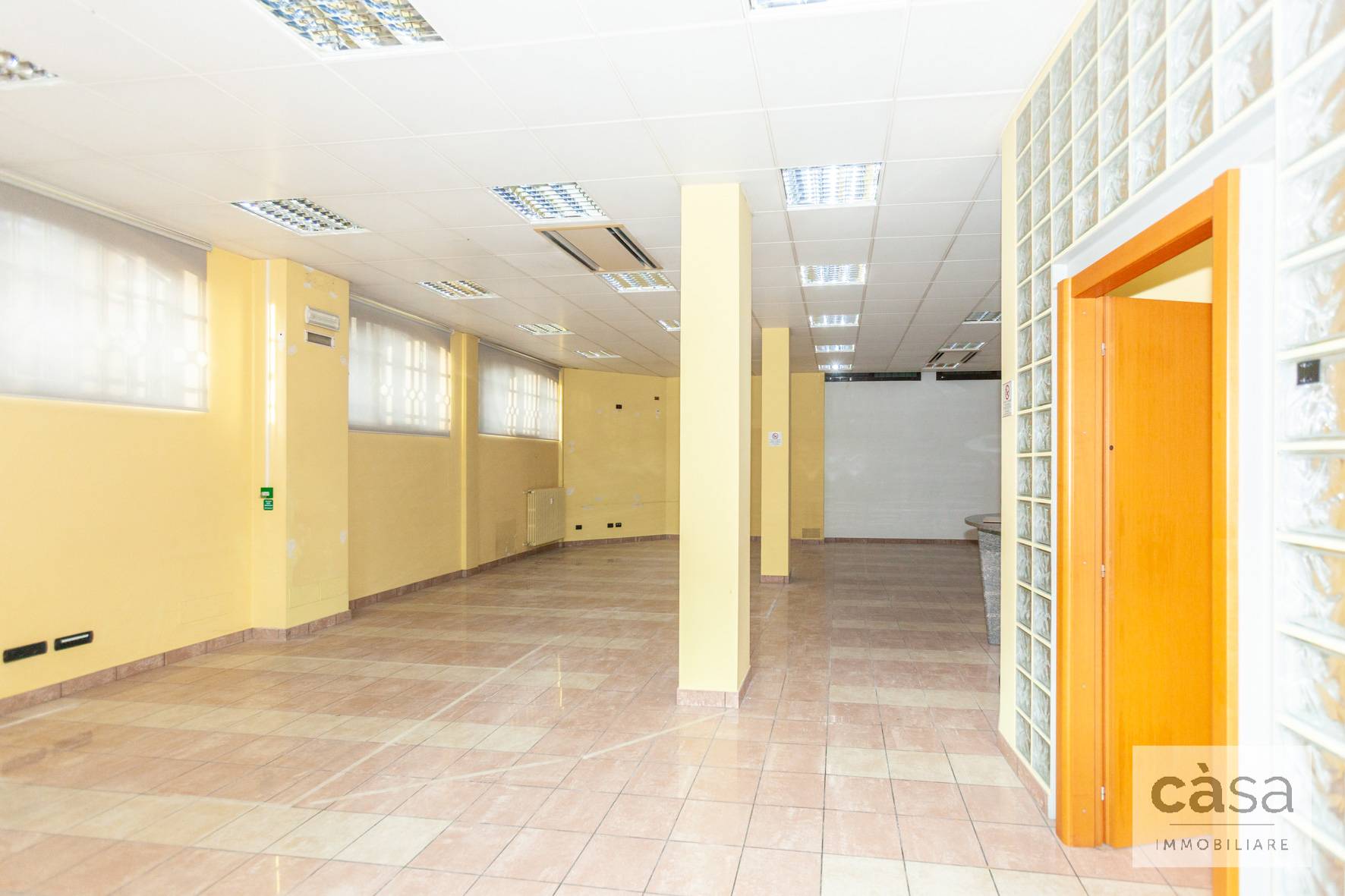 Locale commerciale in affitto a Varese, Casbeno