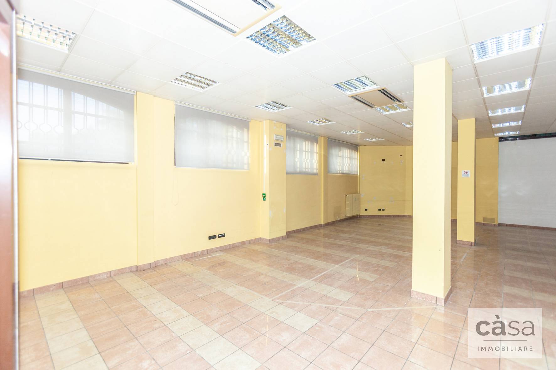 Locale commerciale in affitto a Varese, Casbeno