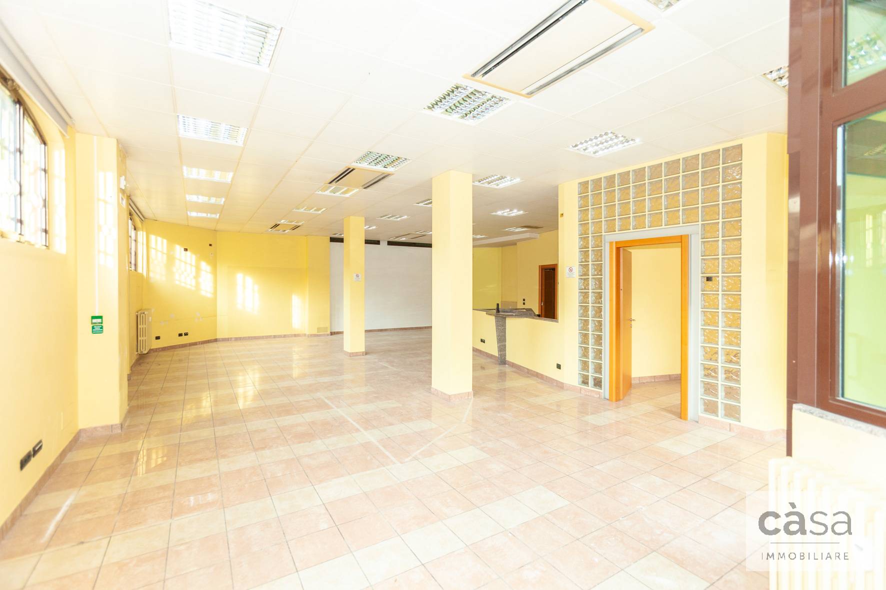 Locale commerciale in affitto a Varese, Casbeno
