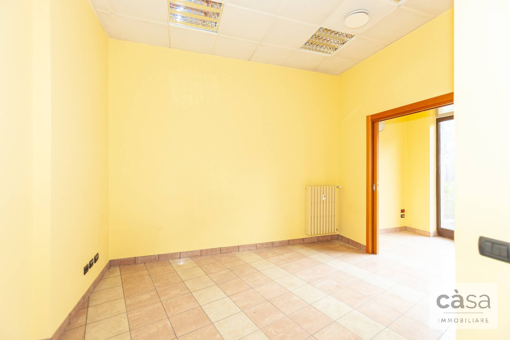 Locale commerciale in affitto a Varese, Casbeno