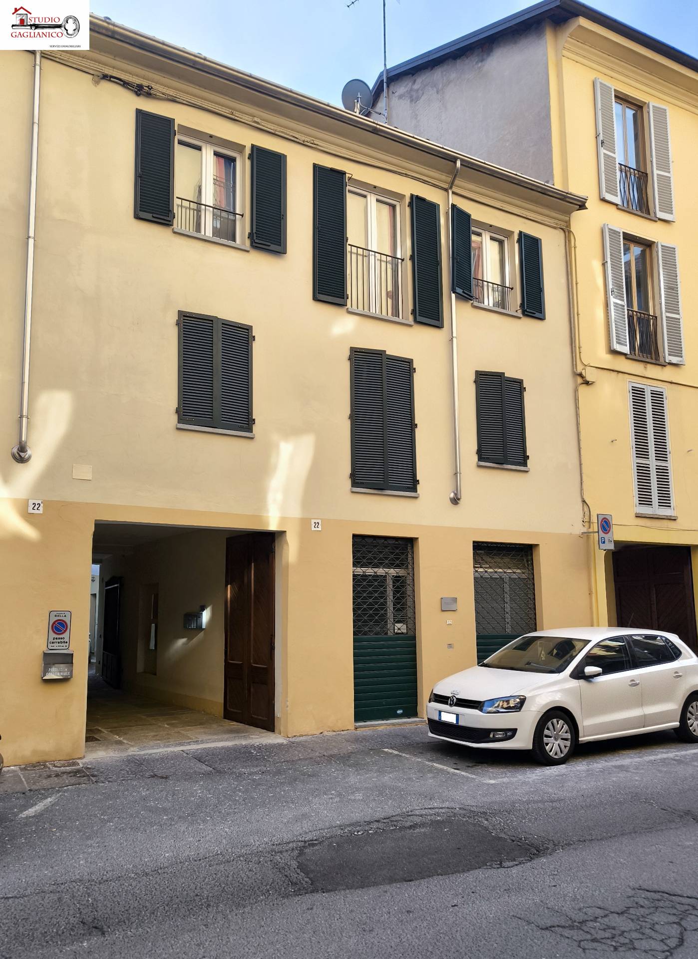 Locale commerciale in affitto a Biella, Centro