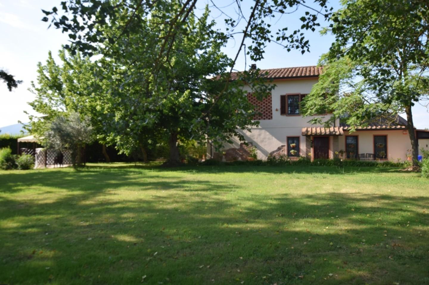 Villa con giardino, Pontedera oltrera