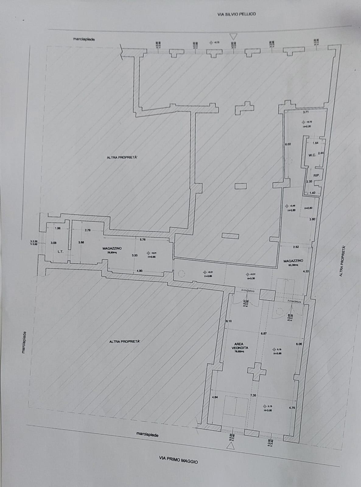 Locale commerciale in affitto a Pontedera
