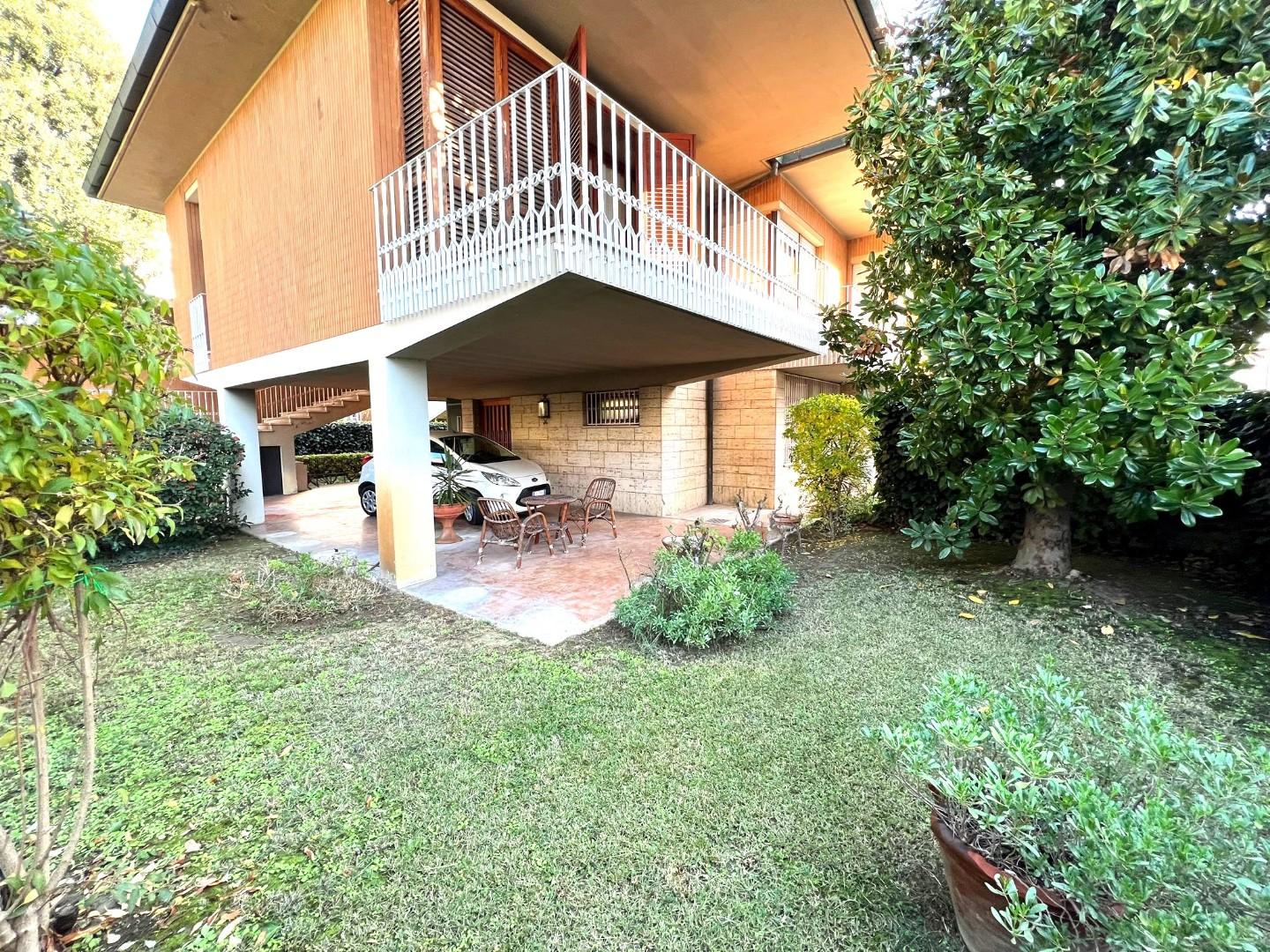 Villa con giardino, Pontedera oltrera