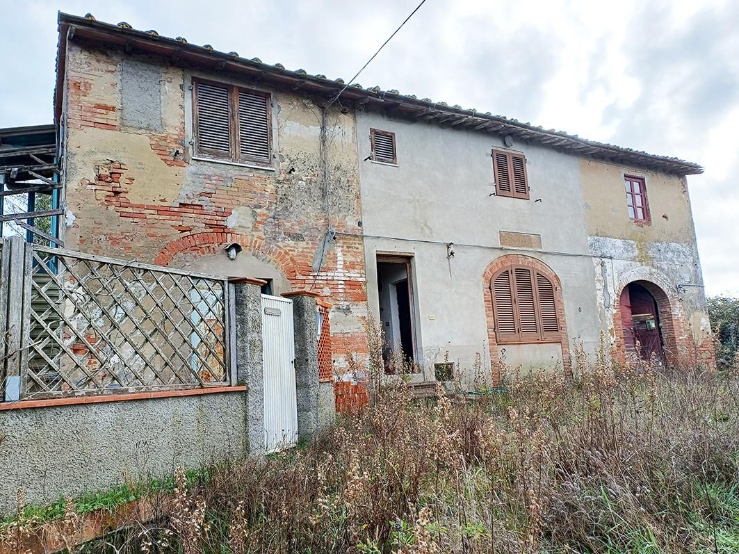 Rustico da ristrutturare a Palaia