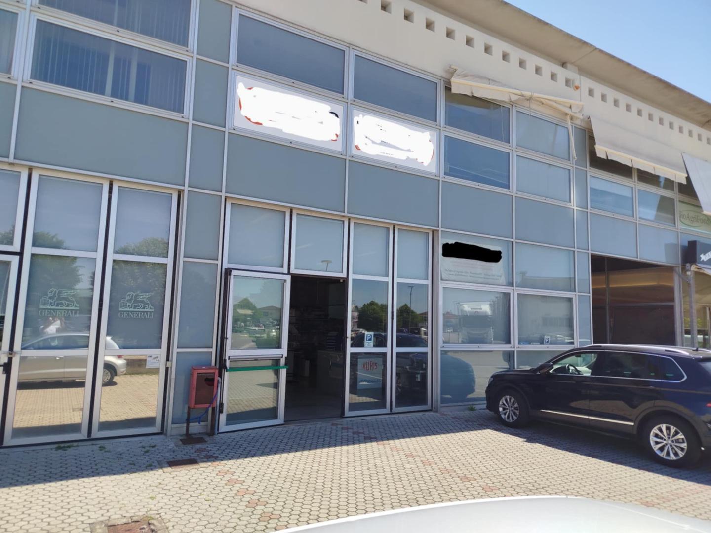 Locale commerciale in affitto, Pontedera il chiesino