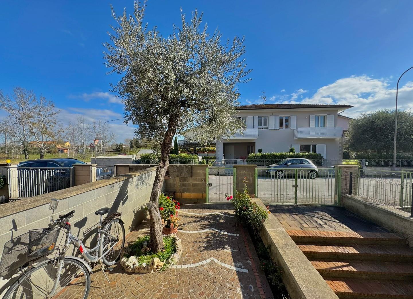 Villa con giardino a Ponsacco