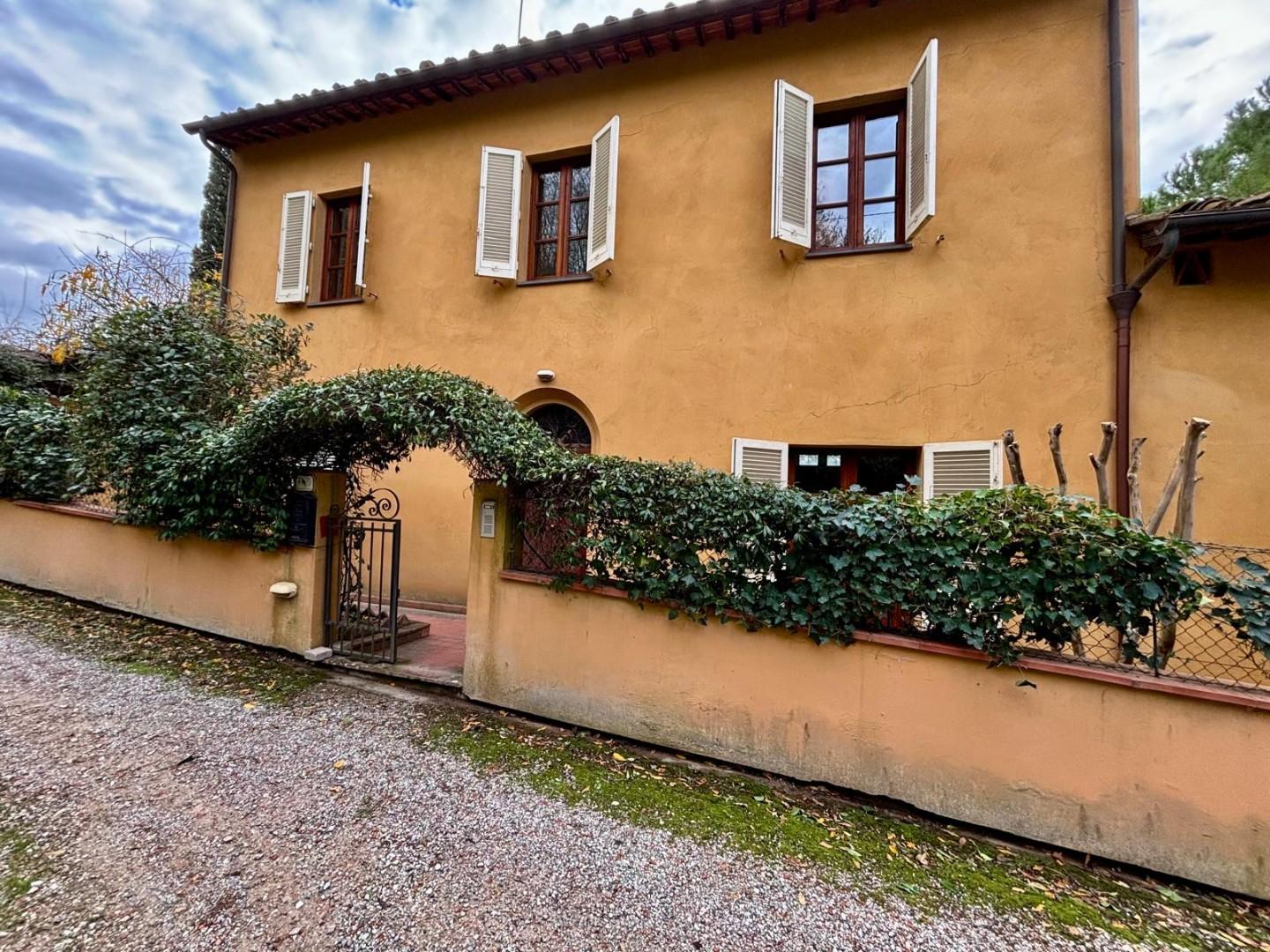 Villa con giardino a Palaia