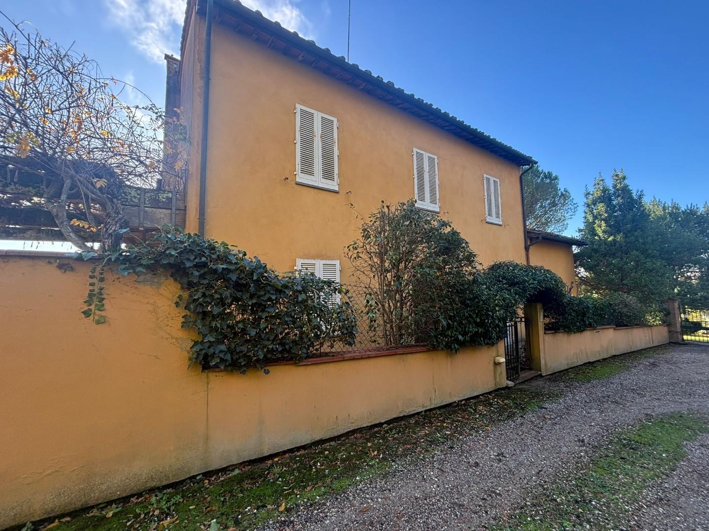 Villa con giardino a Palaia