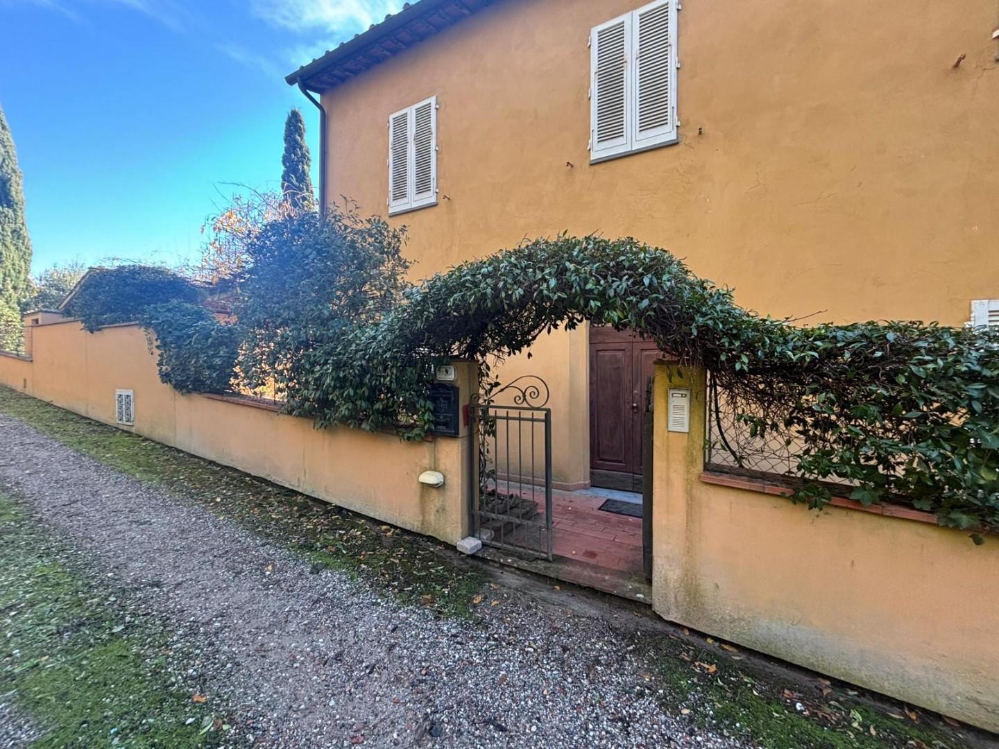 Villa con giardino a Palaia