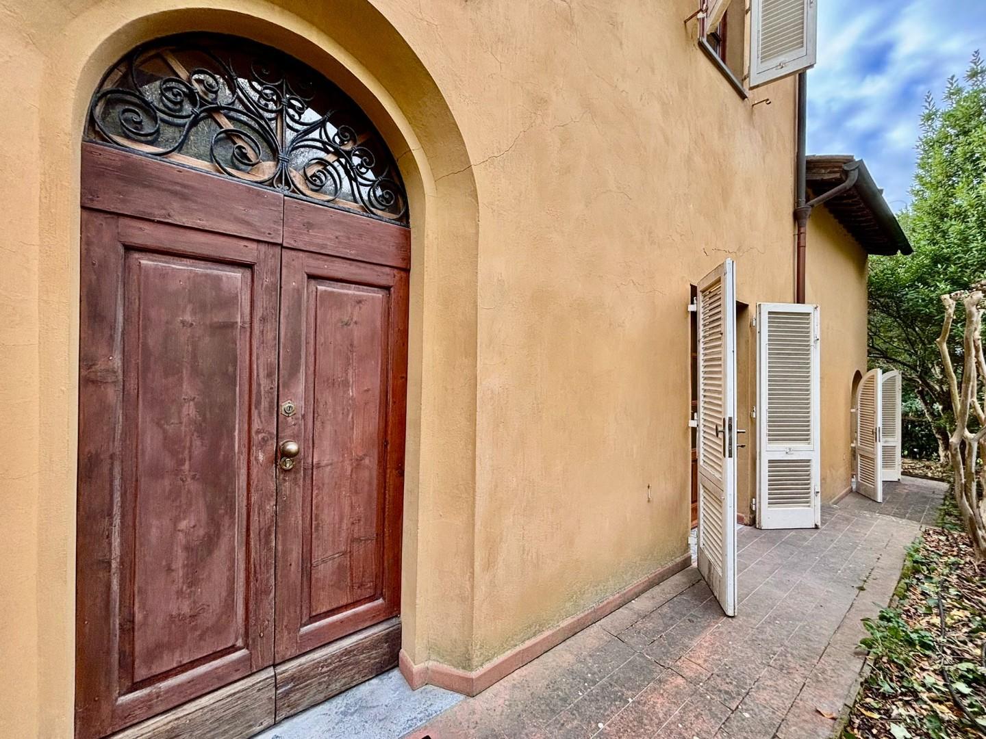 Villa con giardino a Palaia