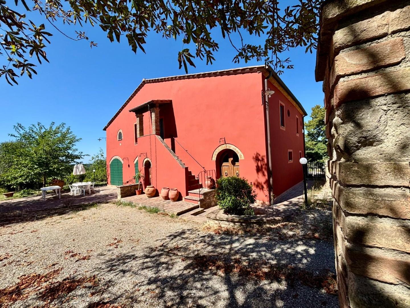 Rustico con giardino a Fauglia