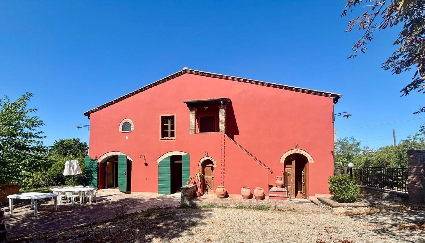 Rustico con giardino a Fauglia