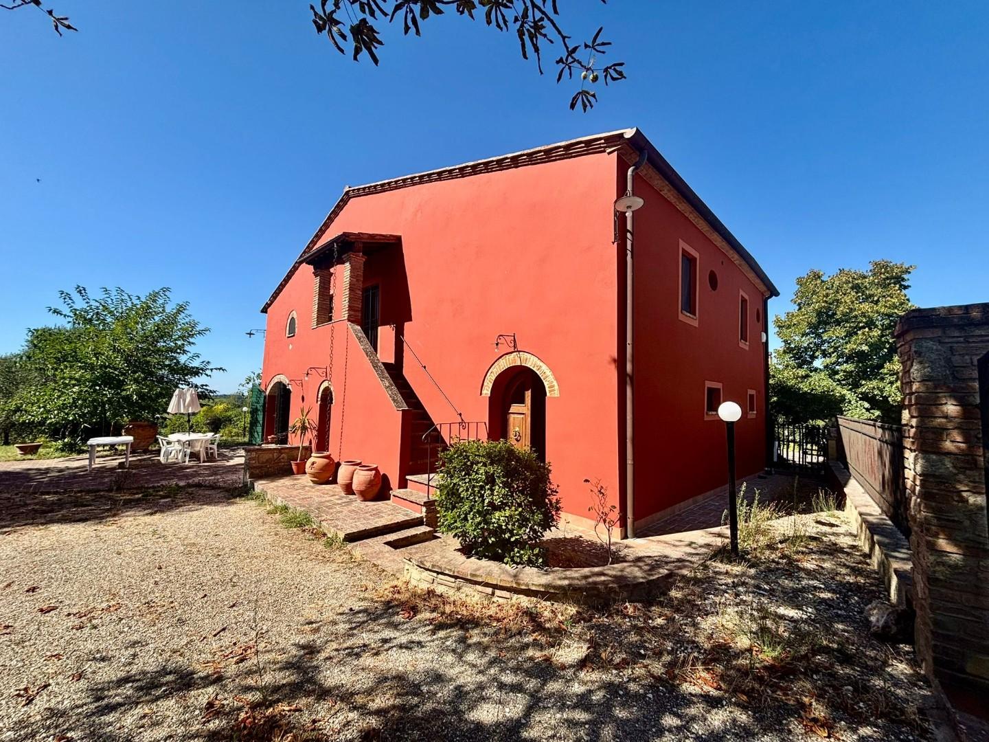 Rustico con giardino a Fauglia