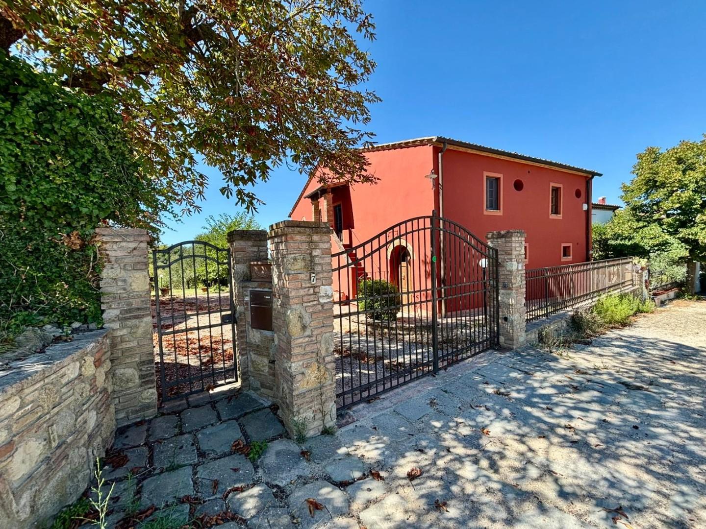 Rustico con giardino a Fauglia