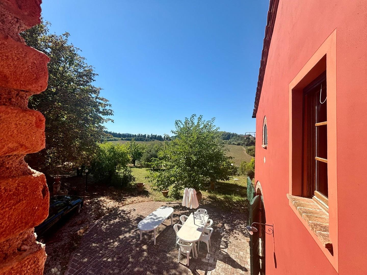 Rustico con giardino a Fauglia