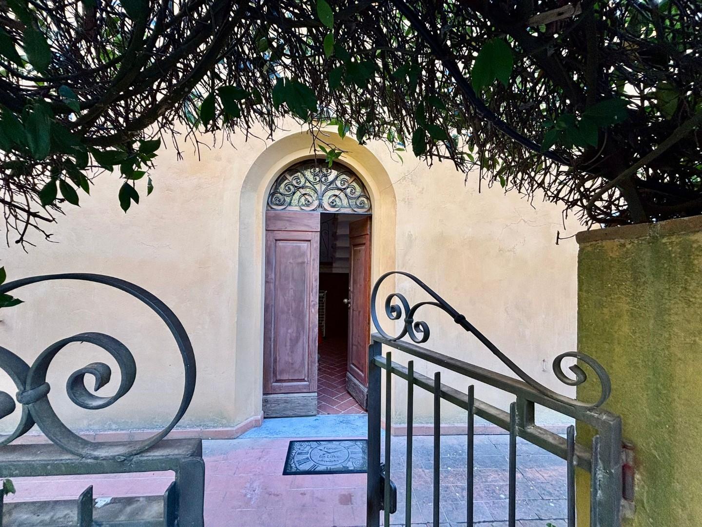 Villa con giardino a Palaia