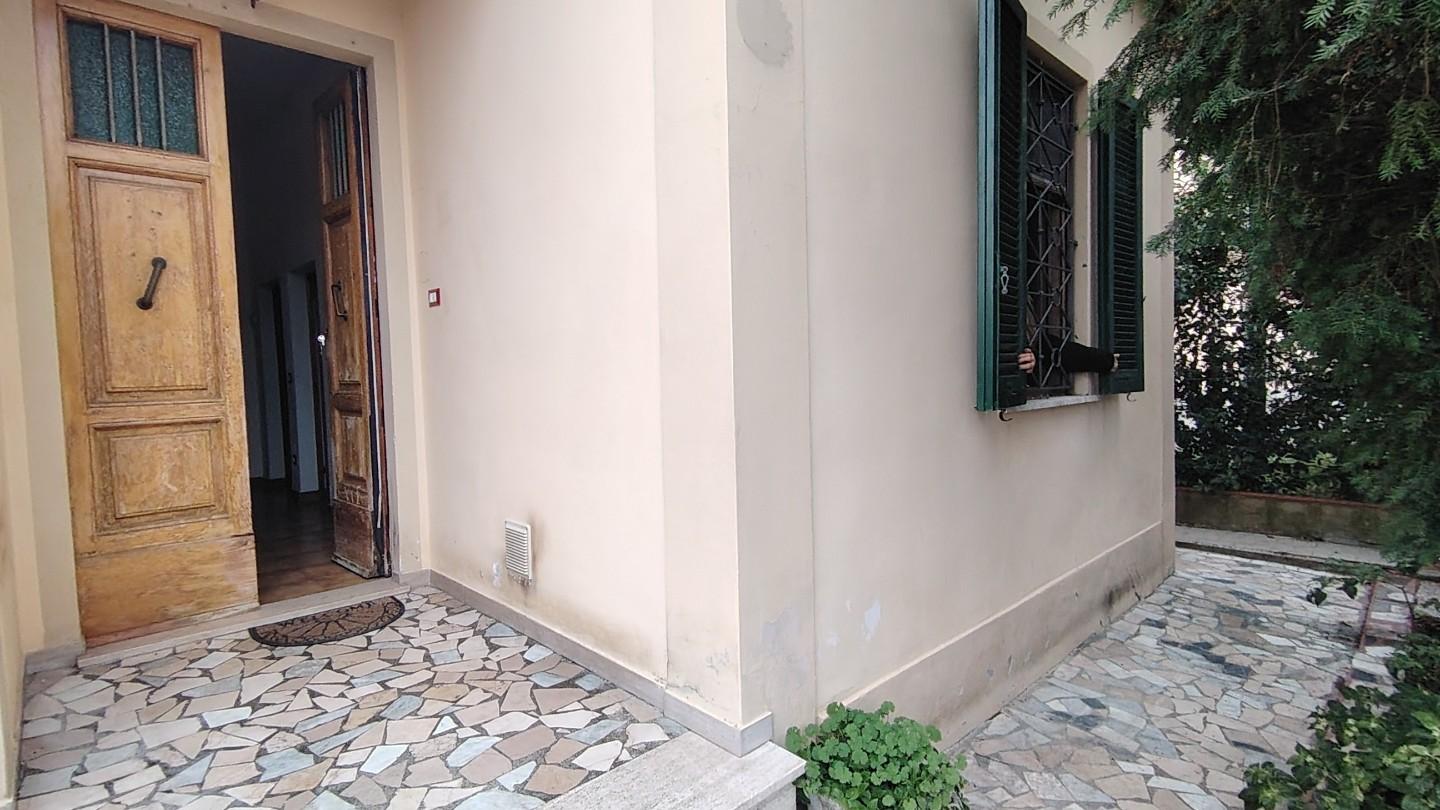 Villa Bifamiliare con giardino, Pontedera la rotta