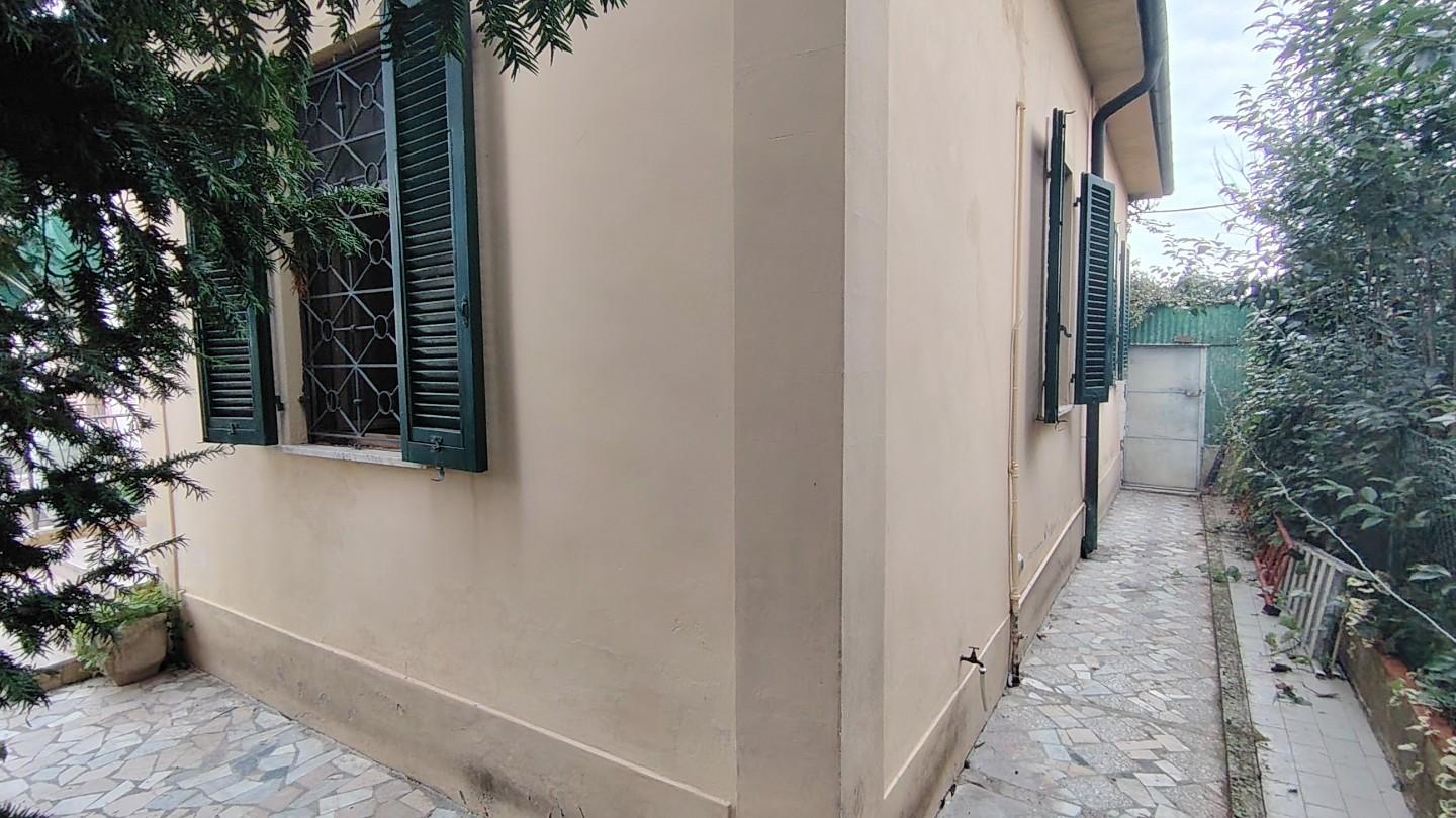 Villa Bifamiliare con giardino, Pontedera la rotta