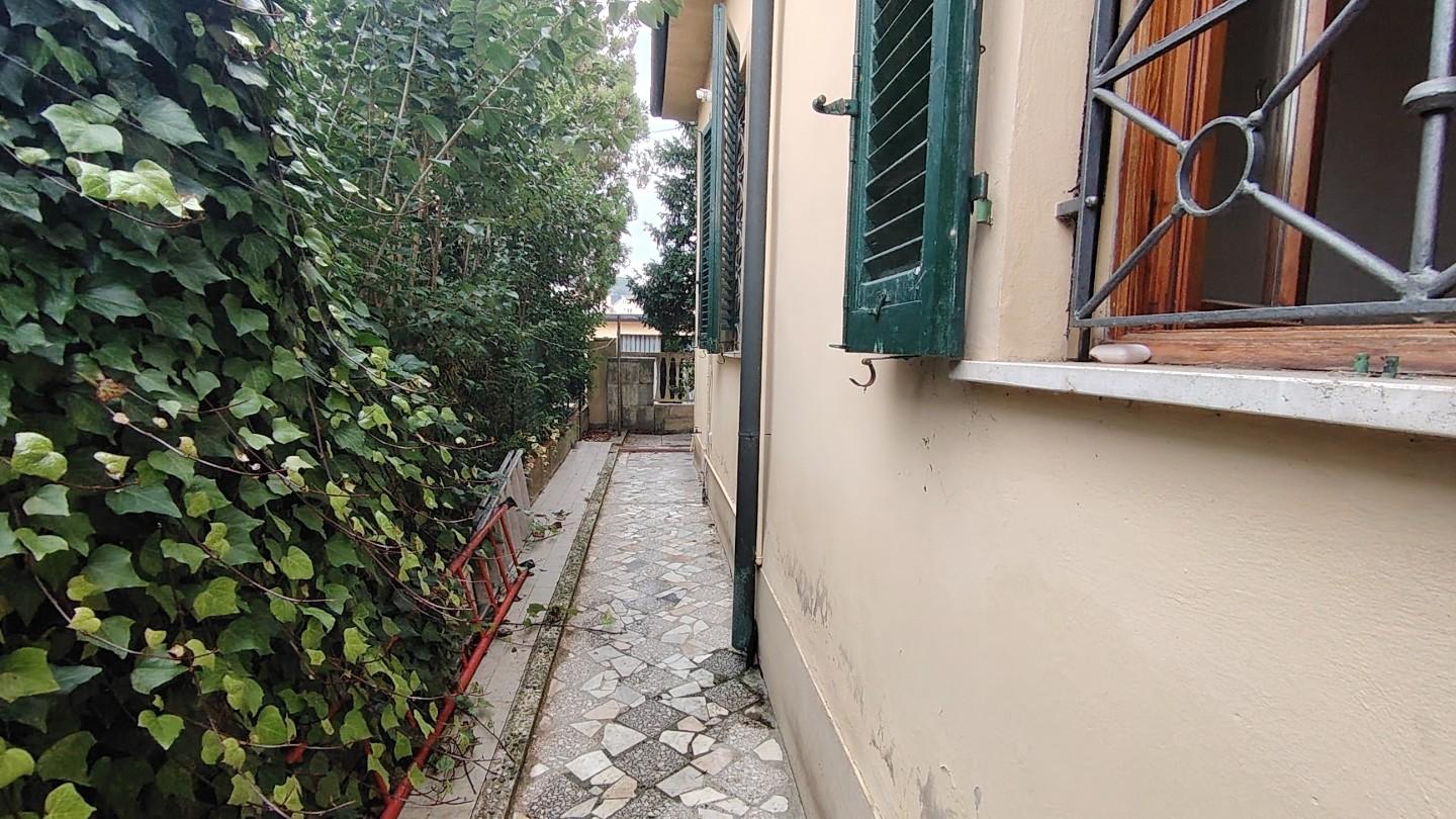 Villa Bifamiliare con giardino, Pontedera la rotta