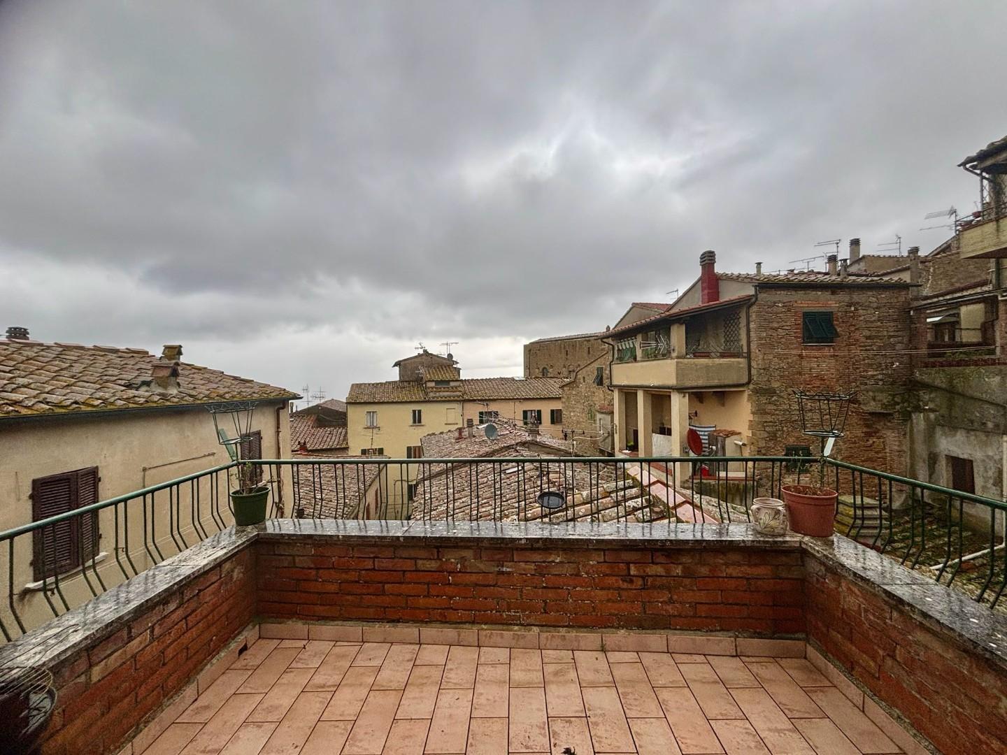 Attico ristrutturato a Volterra