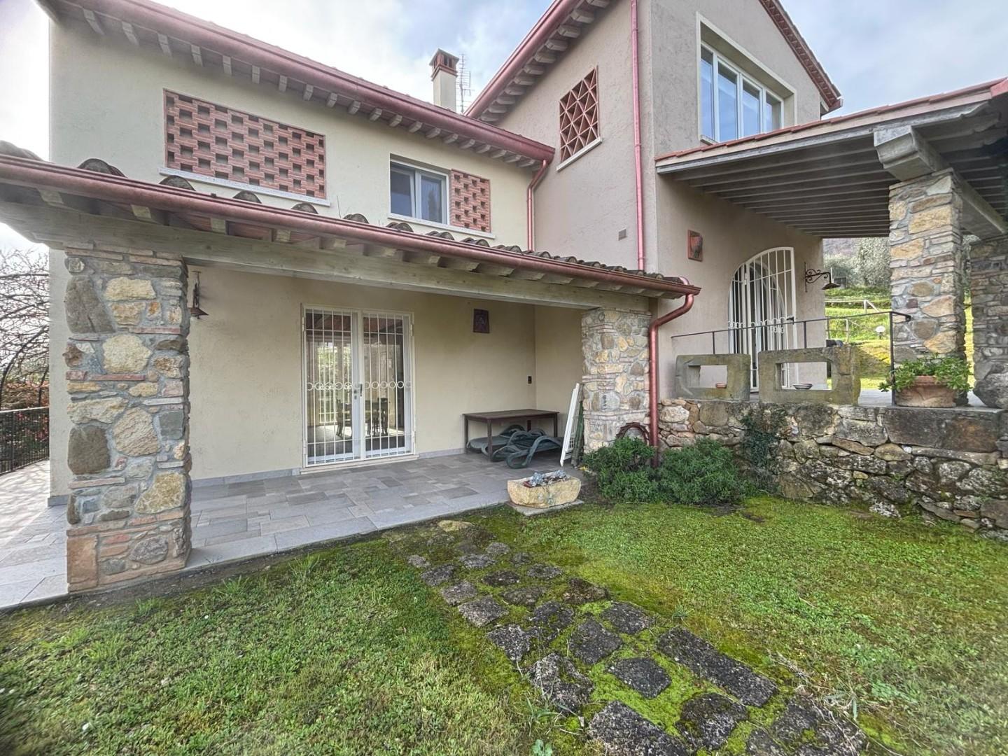 Villa con giardino, Chianni rivalto