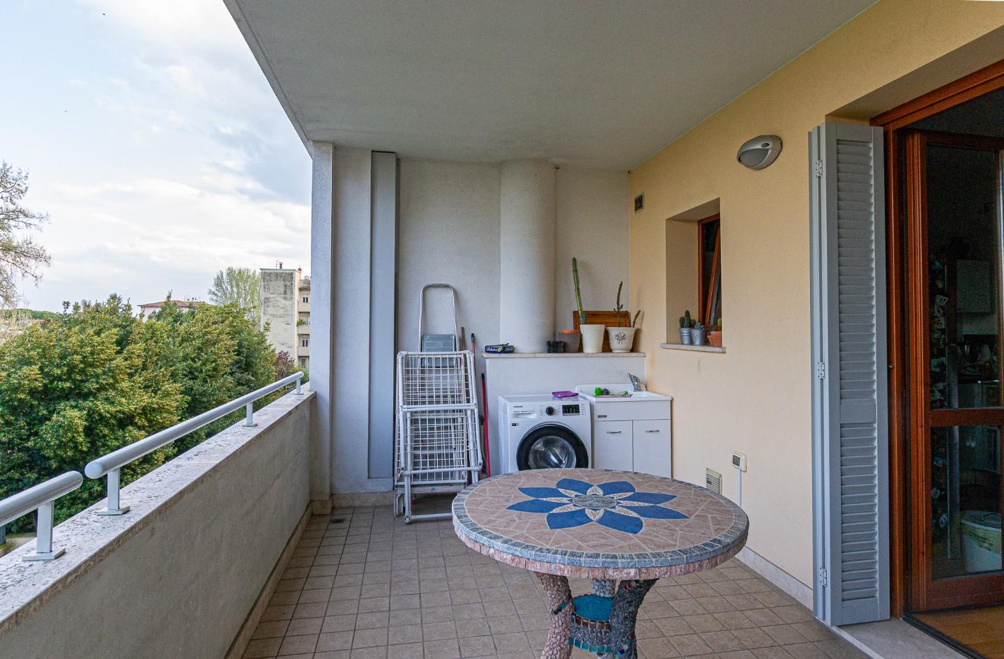 Trilocale con terrazzo a Pontedera