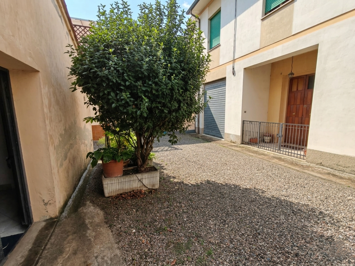 Locale commerciale in vendita a Ponsacco