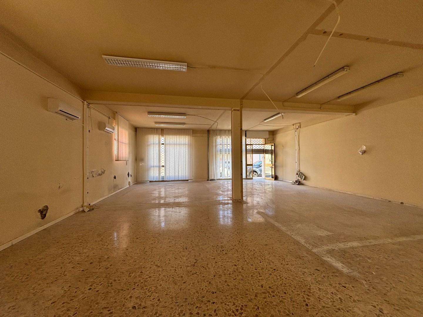 Locale commerciale in affitto a Ponsacco