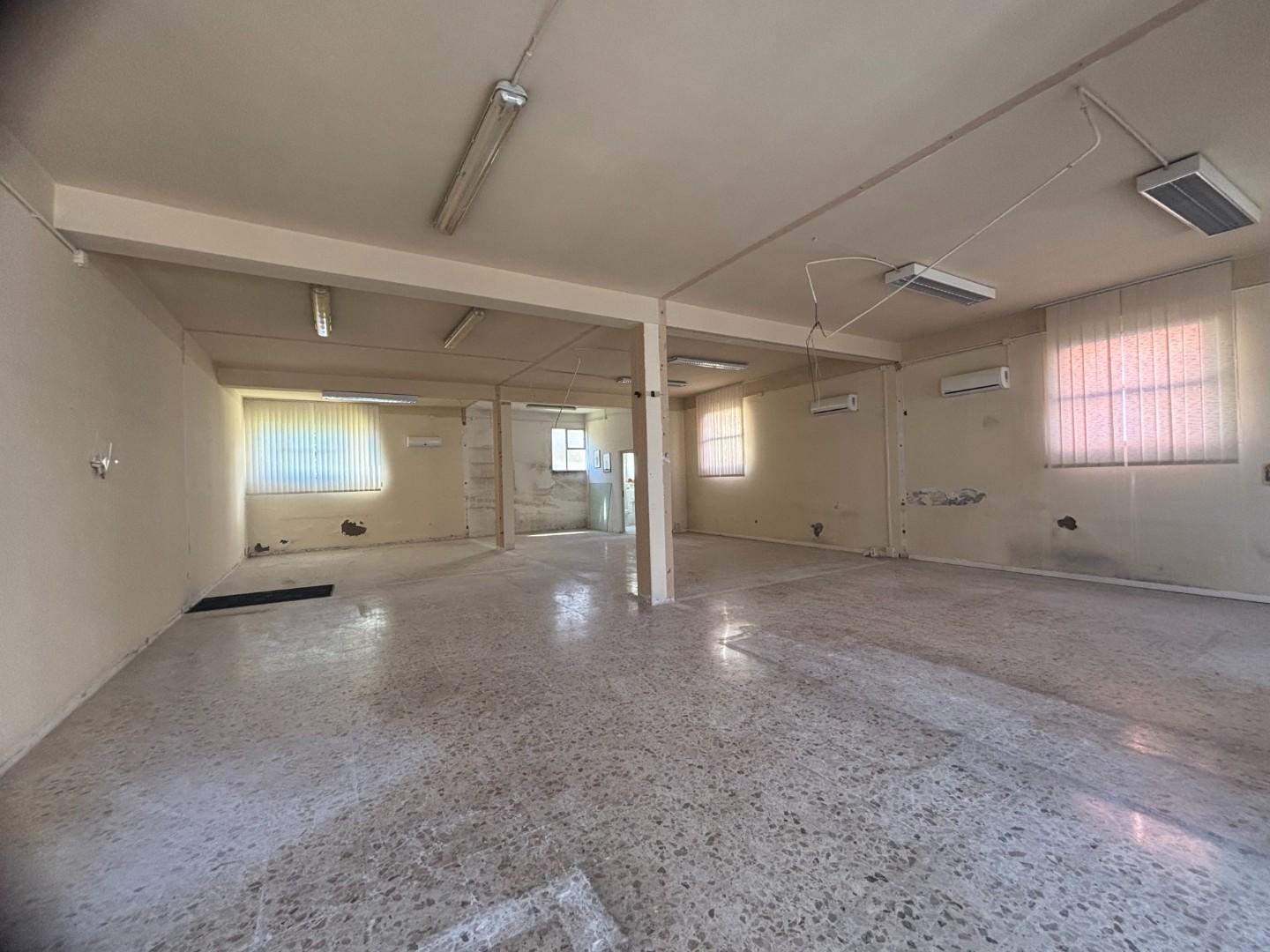 Locale commerciale in affitto a Ponsacco