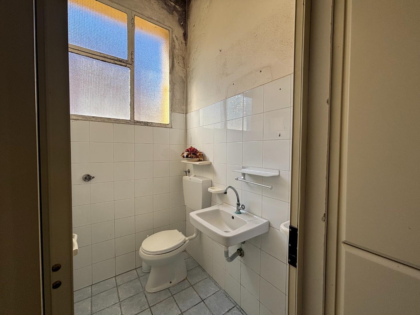 Locale commerciale in affitto a Ponsacco