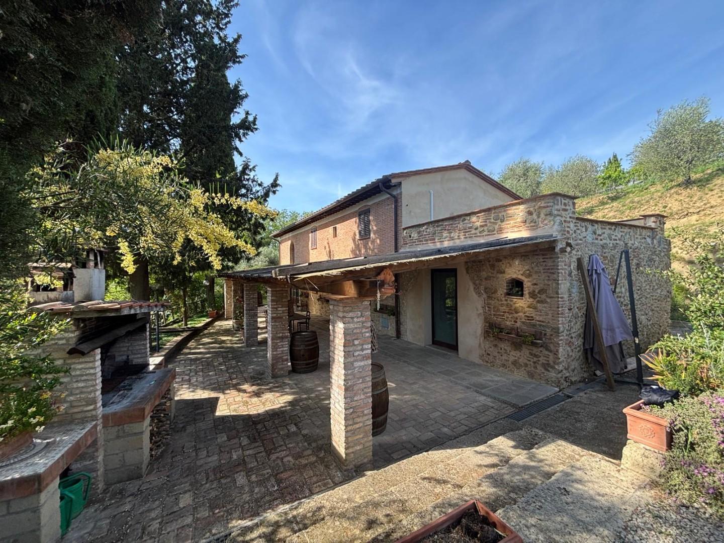 Villa con giardino a Palaia