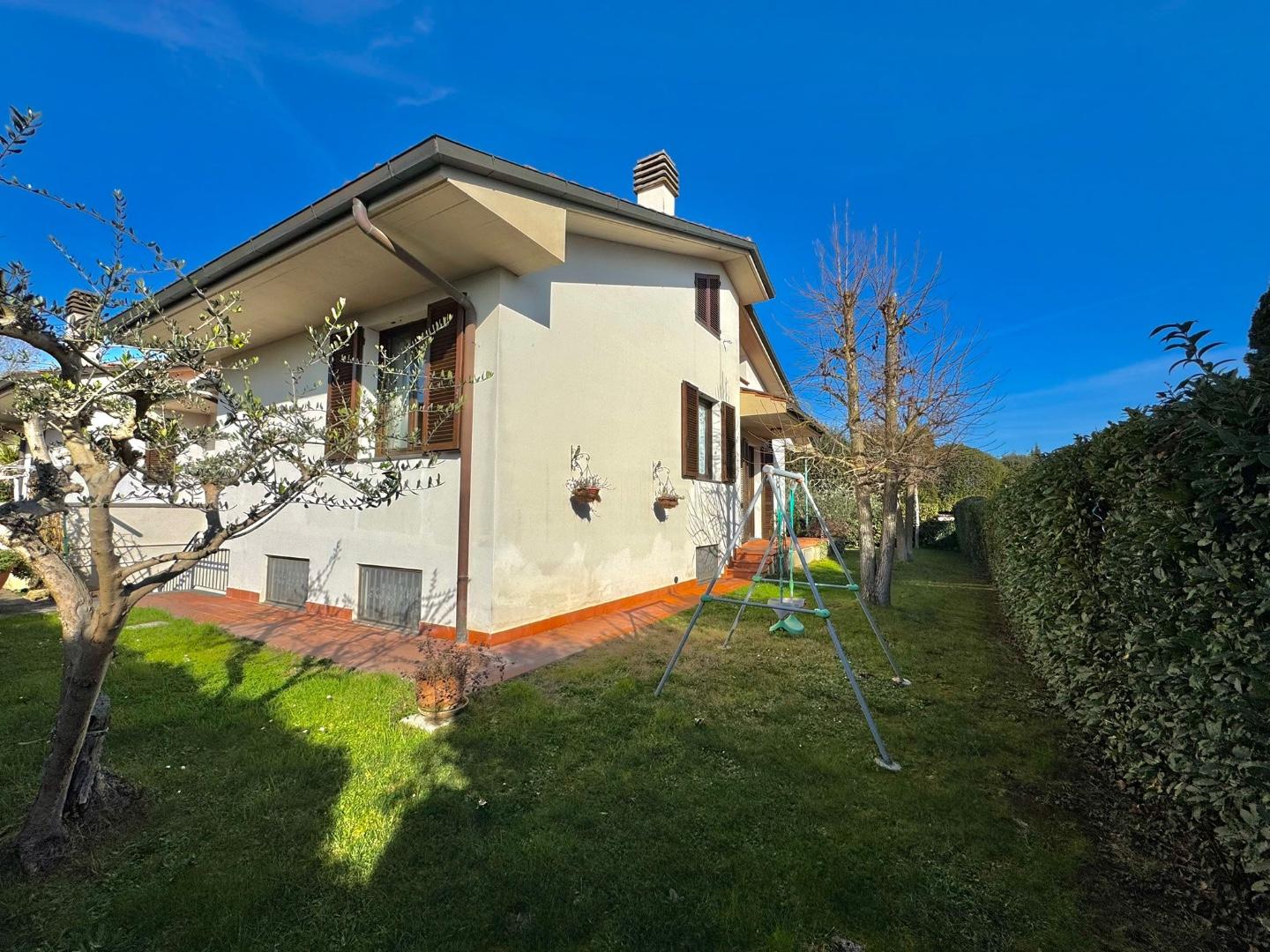 Villa Bifamiliare con giardino a Ponsacco