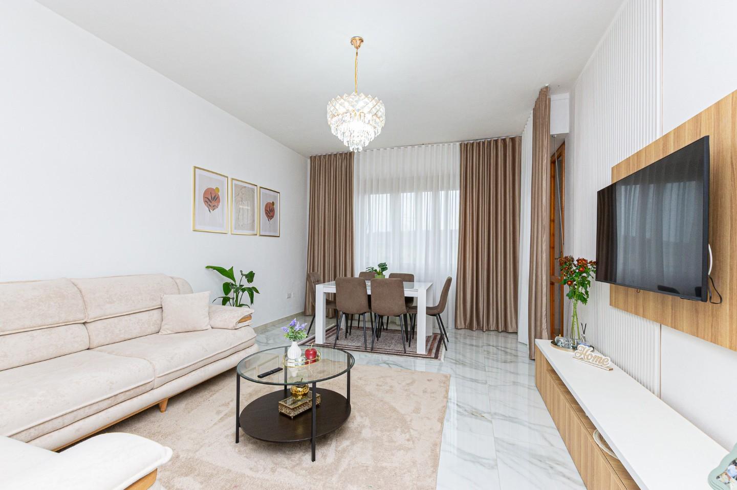 Appartamento con terrazzi, Pontedera oltrera
