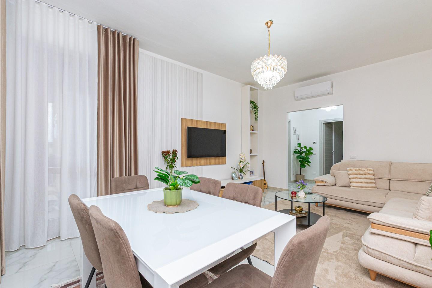 Appartamento con terrazzi, Pontedera oltrera