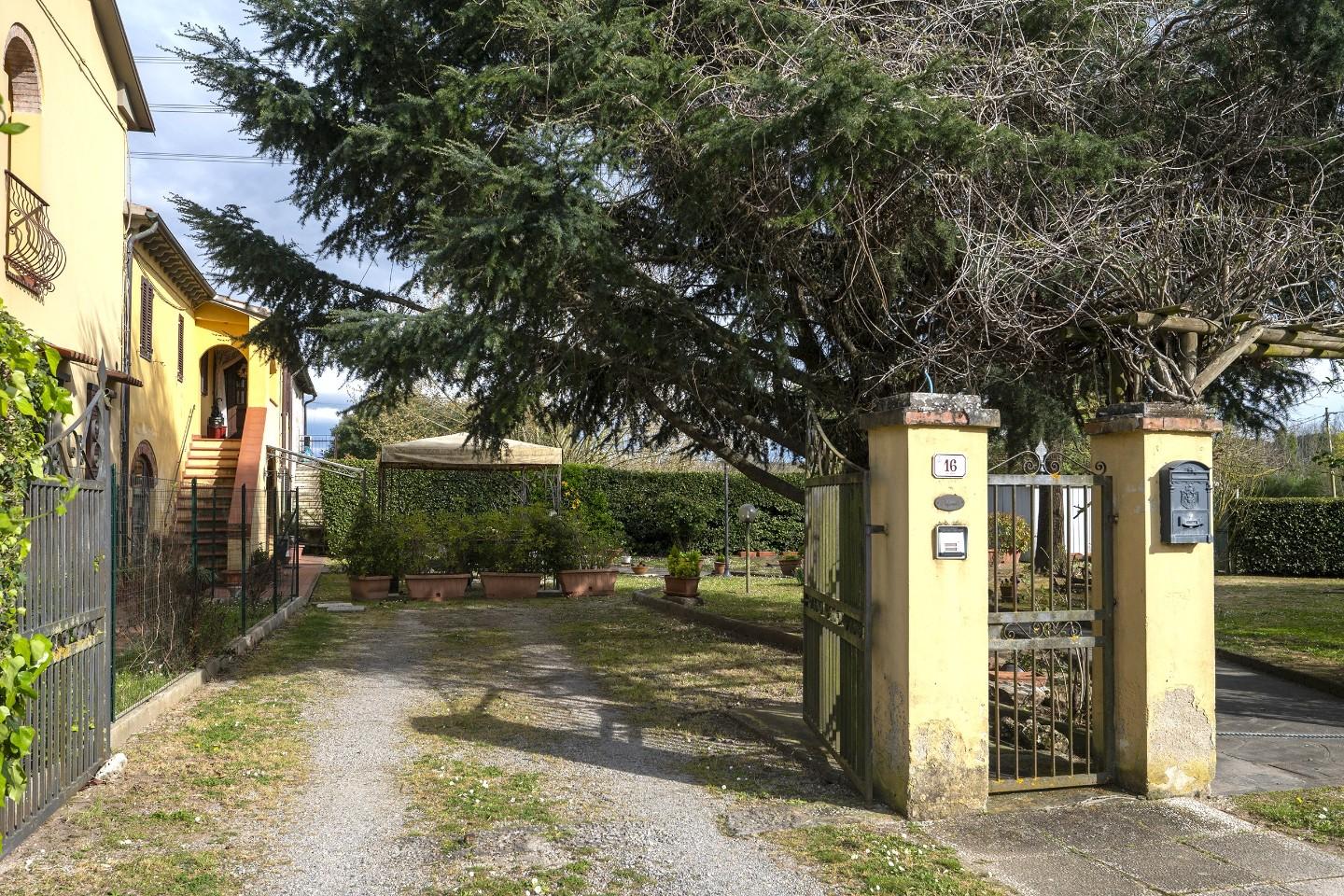 Rustico con giardino, Fauglia valtriano