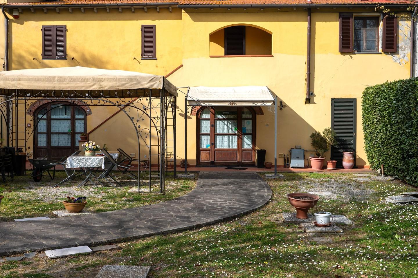 Rustico con giardino, Fauglia valtriano