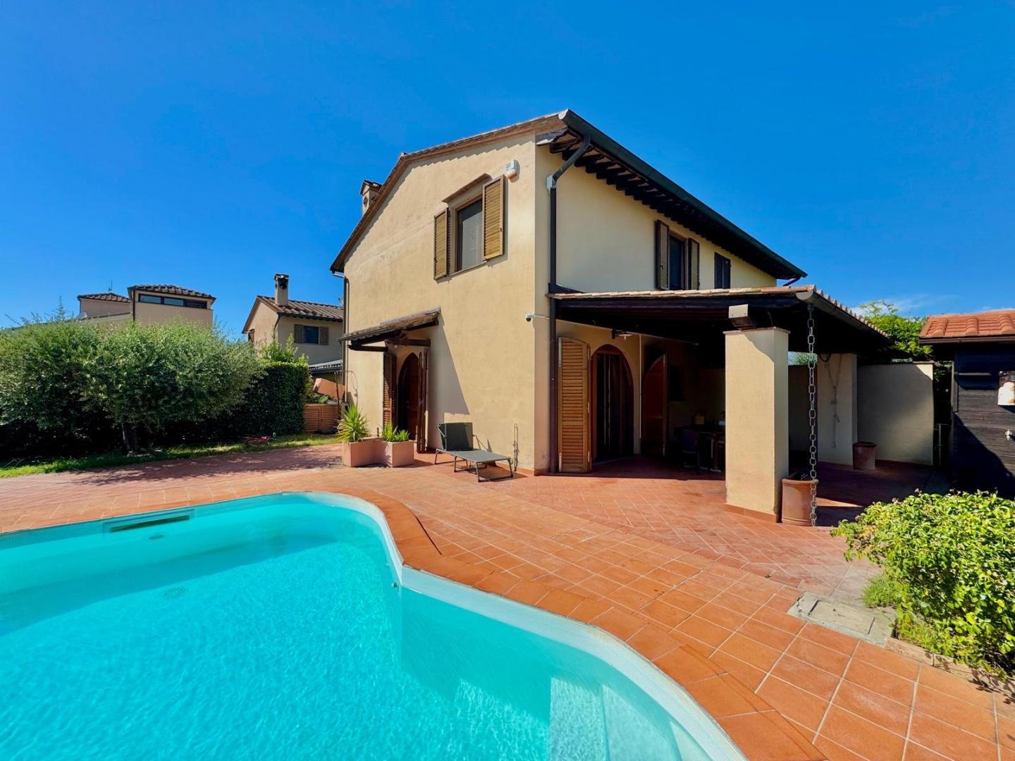 Villa con giardino a Ponsacco