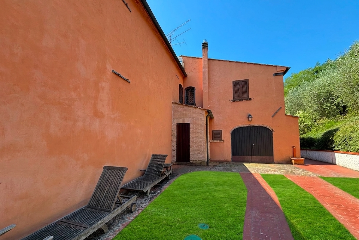 Rustico con giardino a Terricciola