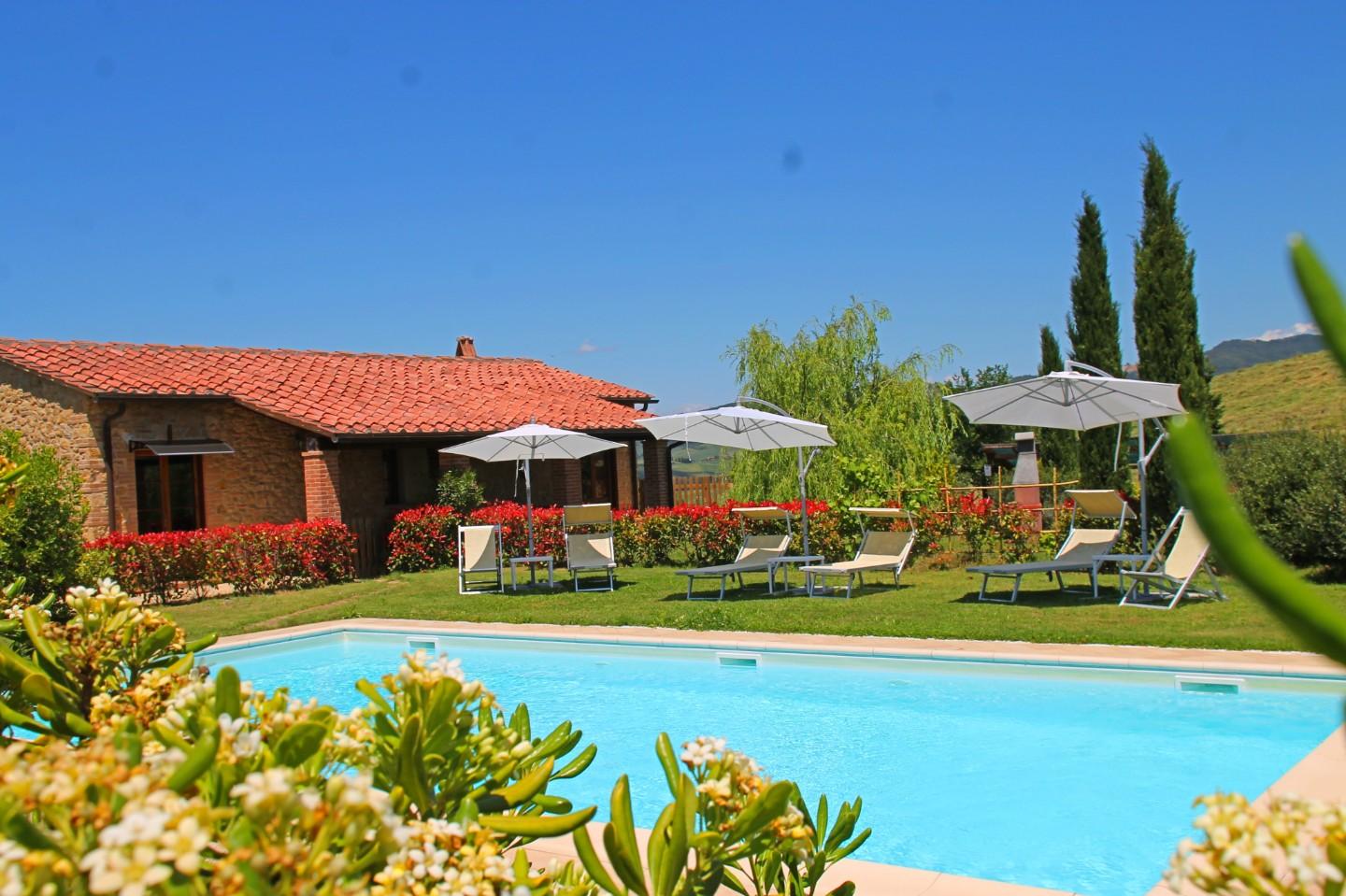 Rustico con giardino a Volterra